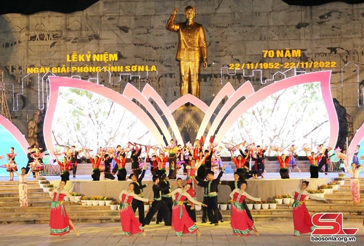 Chương trình nghệ thuật tại Lễ kỷ niệm.