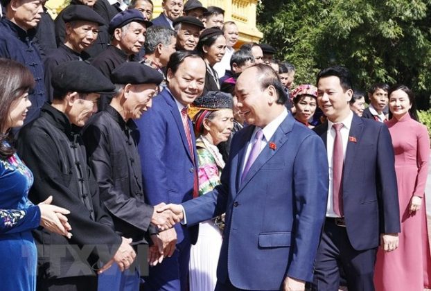 Chủ tịch nước Nguyễn Xuân Phúc với các đại biểu có uy tín tiêu biểu tỉnh Hà Giang.