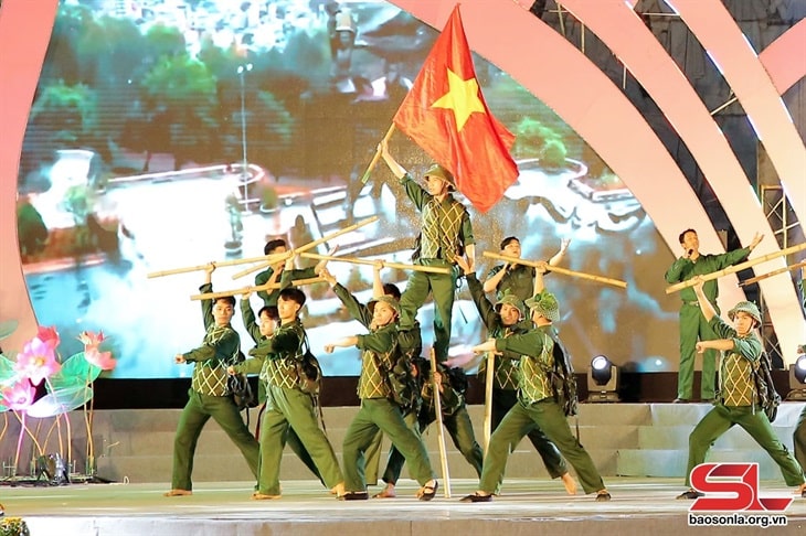 Chương trình nghệ thuật tại Lễ kỷ niệm. 2