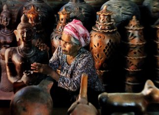 Nghệ thuật làm gốm của người Chăm được UNESCO ghi danh Nghệ thuật làm gốm của người Chăm được UNESCO ghi danh