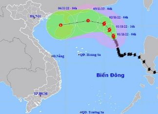 Bão số 7 'quần thảo' Biển Đông, sóng cao đến 11m