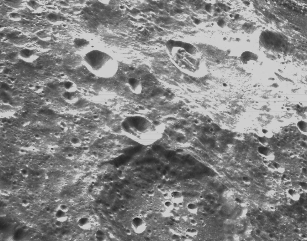 Can canh be mat loi lom cua Mat Trang duoc chup boi tau vu tru Orion min - Cận cảnh bề mặt "lồi lõm" của Mặt Trăng được chụp bởi tàu vũ trụ Orion