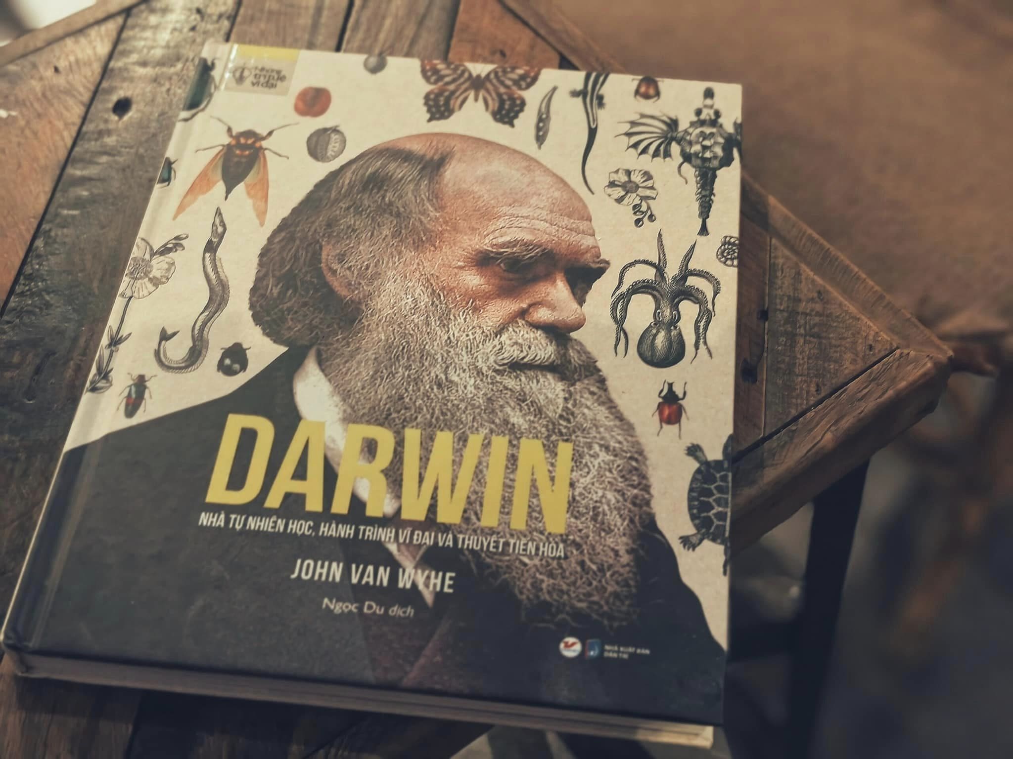 Charles Darwin để lại thuyết tiến hóa