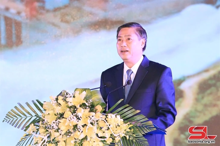 Đồng chí Nguyễn Hữu Đông, Ủy viên Trung ương Đảng, Bí thư Tỉnh ủy Sơn La trình bày diễn văn Lễ kỷ niệm.