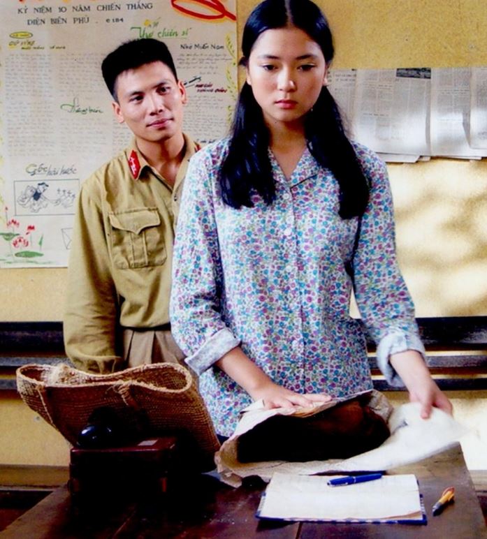 Hoa hau Nguyen Thi Huyen trong phim Thoi xa vang min - Nhà văn Lê Lựu chấm điểm phim Thời xa vắng