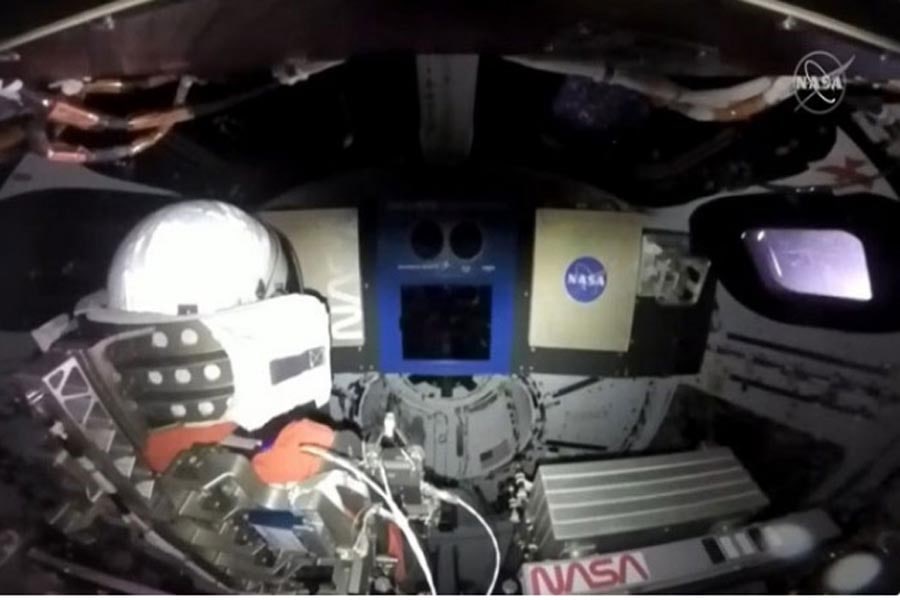 Người nộm Moonikin Campos ngồi ở ghế chỉ huy trên tàu Orion. (Ảnh: NASA)
