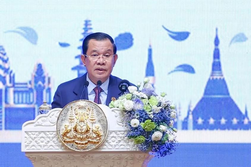 Thủ tướng Campuchia Hun Sen phát biểu tại lễ khai mạc Hội nghị Cấp cao ASEAN lần thứ 40, 41. 