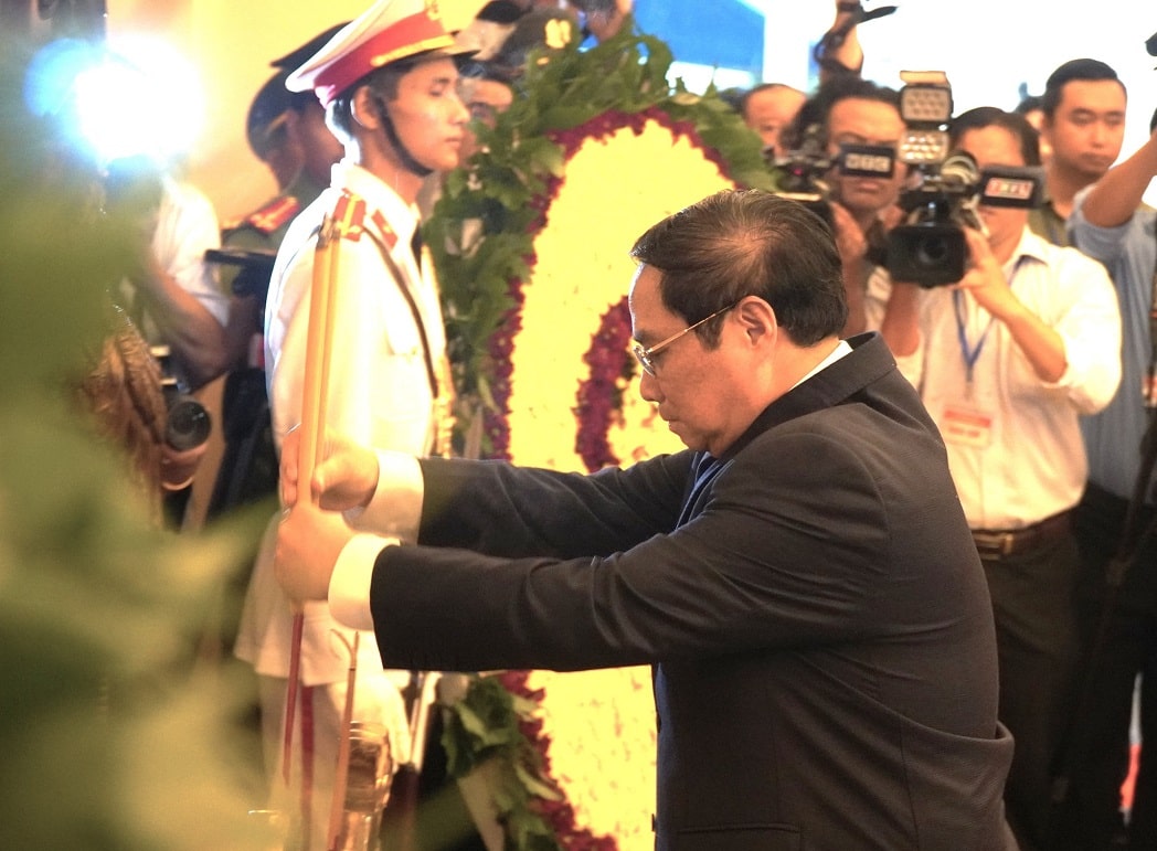 Thủ tướng Phạm Minh Chính dâng hương viếng cố Thủ tướng Võ Văn Kiệt