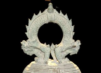 Hồng chuông do dòng họ Man Nương cúng Phật