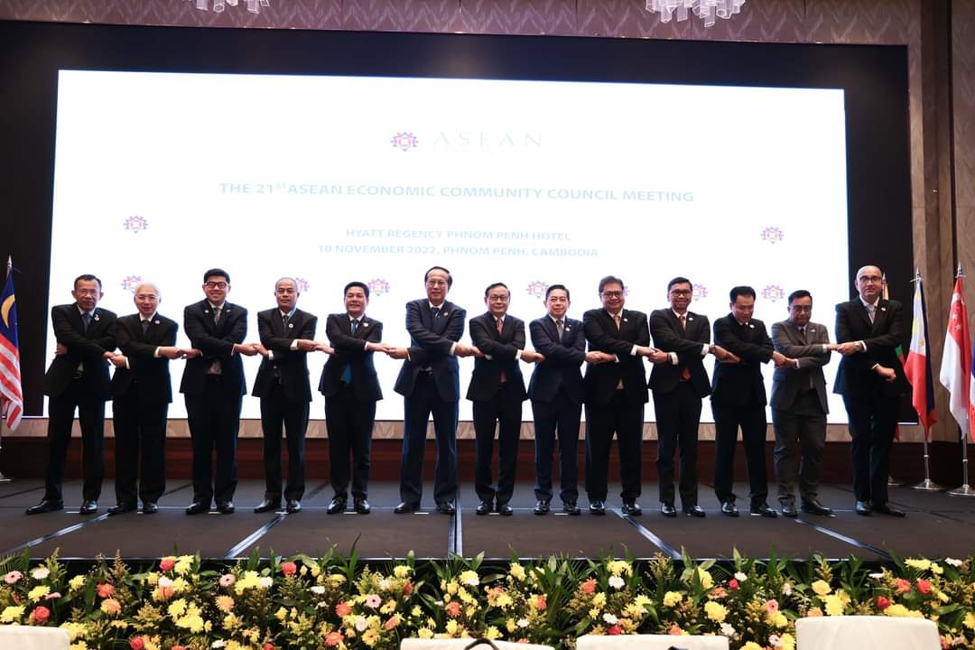 Tham gia thảo luận tại Hội nghị, Việt Nam đã tích cực đóng góp ý kiến cho các nội dung thảo luận, đặc biệt là Kế hoạch tổng thể xây dựng Cộng đồng Kinh tế ASEAN 2021-2025 Tham gia thảo luận tại Hội nghị, Việt Nam đã tích cực đóng góp ý kiến cho các nội dung thảo luận, đặc biệt là Kế hoạch tổng thể xây dựng Cộng đồng Kinh tế ASEAN 2021-2025