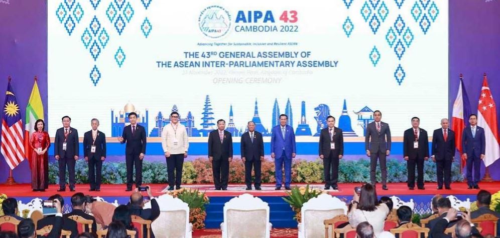 Chủ tịch Quốc hội Vương Đình Huệ cùng các trưởng đoàn và đại biểu dự AIPA-43