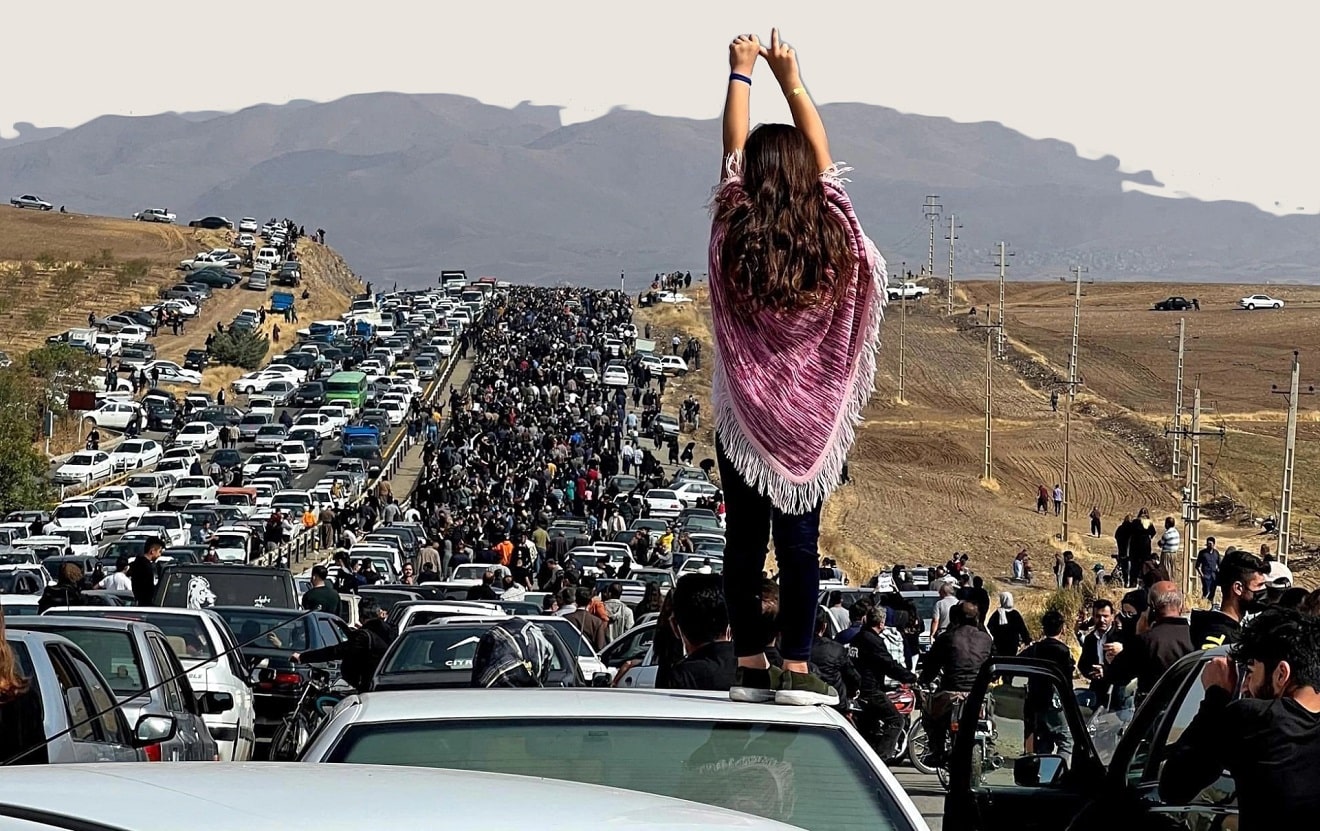 Người biểu tình tràn xuống kín một con đường ở Iran hồi tháng 10/2022. Ảnh: GettyImages.