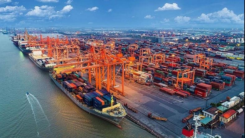 Xuất nhập khẩu lập kỷ lục mới với hơn 732 tỷ USD, duy trì xuất siêu năm thứ bảy liên tiếp.