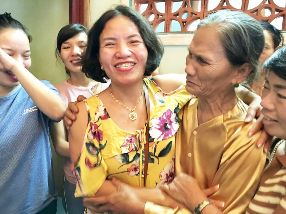 Nụ cười hạnh phúc khi tìm kiếm được người thân trong Như chưa hề có cuộc chia ly