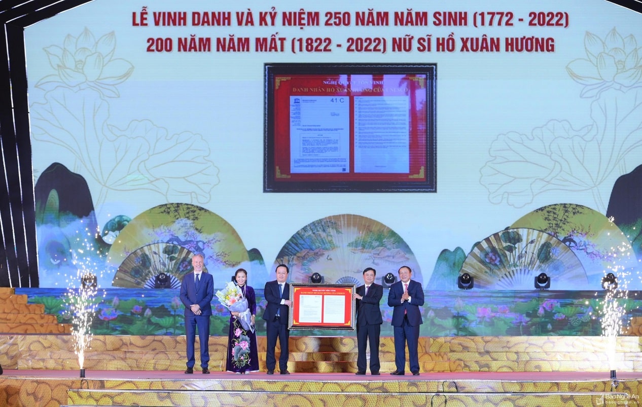 27 min - Nghệ An: Trọng thể Lễ vinh danh và kỷ niệm 250 năm năm sinh, 200 năm năm mất Nữ sĩ Hồ Xuân Hương
