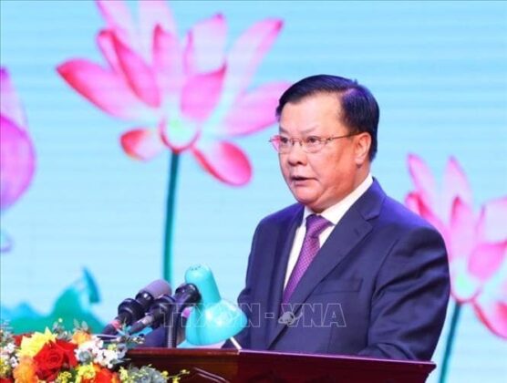 B&iacute; thư Th&agrave;nh ủy H&agrave; Nội Đinh Tiến Dũng đọc diễn văn tại buổi lễ