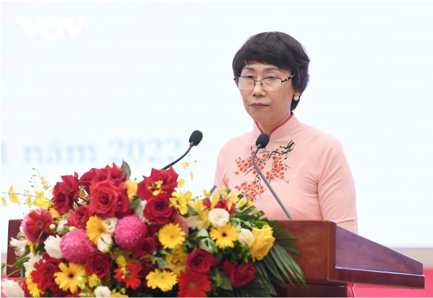 GS. TS Từ Thị Loan.