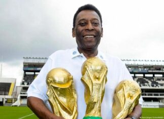 Pele – Cậu bé khu ổ chuột đến ‘báu vật quốc gia’ Pele được mệnh danh là "vua bóng đá" nhờ thành tích 3 lần giúp Brazil vô địch World Cup.