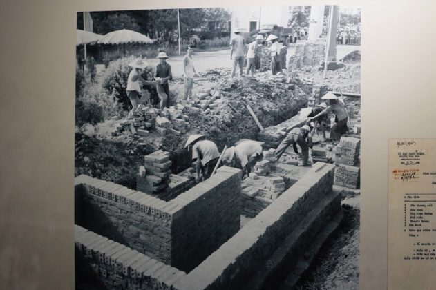 Để đề ph&ograve;ng h&agrave;nh động của Mỹ, nh&acirc;n d&acirc;n Thủ đ&ocirc; đ&atilde; t&iacute;ch cực l&agrave;m c&ocirc;ng t&aacute;c ph&ograve;ng kh&ocirc;ng nh&acirc;n d&acirc;n (c&aacute;c phố H&agrave; Nội x&acirc;y dựng hầm tr&uacute; ẩn). Ảnh: Thu Hiền