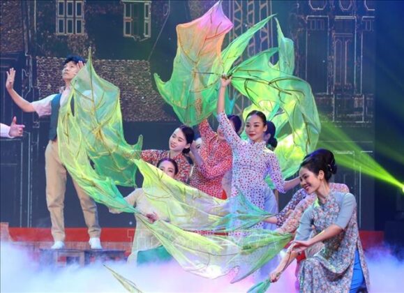 Chương tr&igrave;nh biểu diễn văn nghệ tại buổi lễ - 3