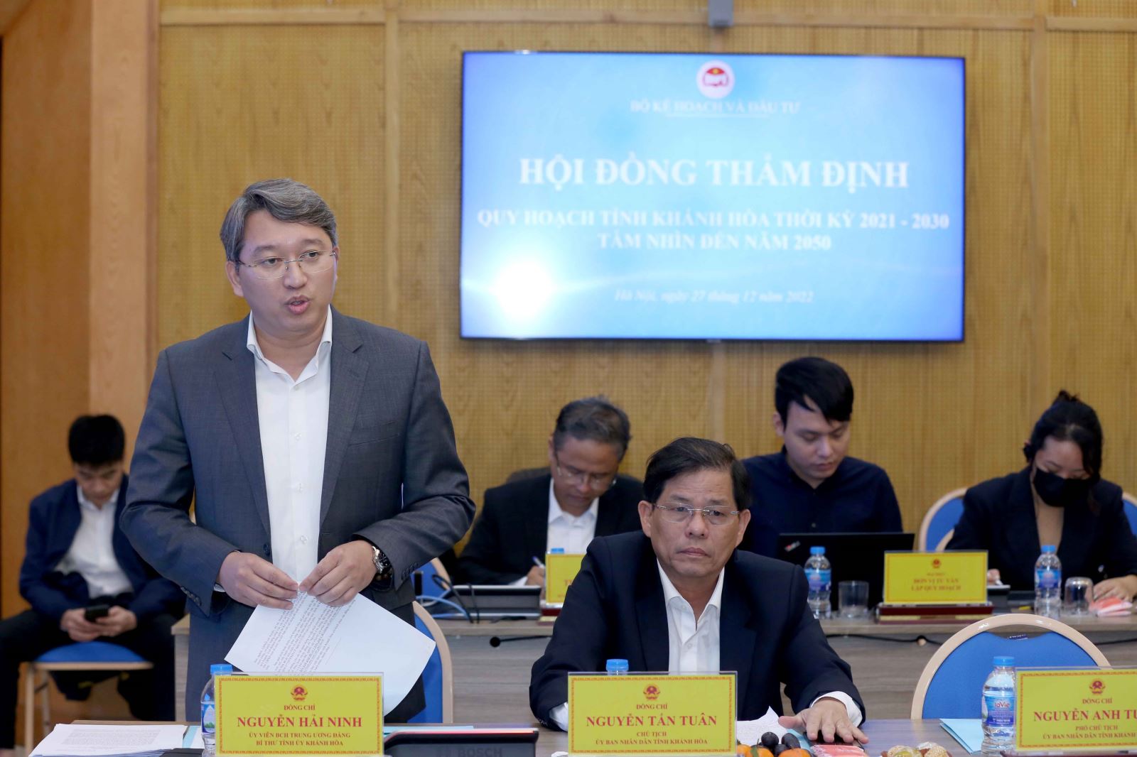 Bí thư Tỉnh ủy Khánh Hòa Nguyễn Hải Ninh phát biểu tại phiên họp.
