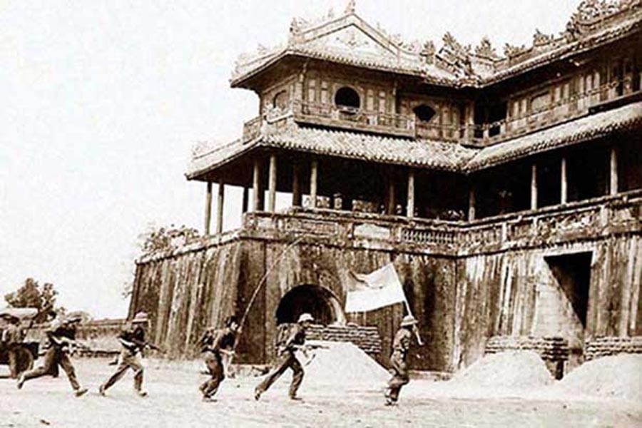 Bộ đội ta tiến vào thành nội Huế, Tết Mậu Thân, ngày 2.2.1968 