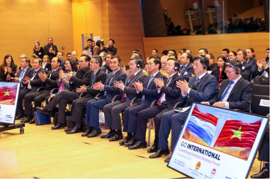 Các đại biểu tham dự buổi làm việc của Thủ tướng tại Phòng Thương mại Luxembourg.