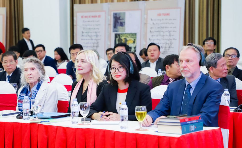 Các nhà nghiên cứu quốc tế tại hội thảo về Hồ Xuân Hương