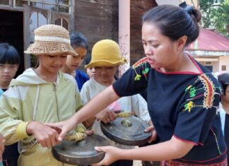 Những dòng sông tự kể: Hiền hòa dòng sông mẹ Những dòng sông tự kể: Hiền hòa dòng sông mẹ