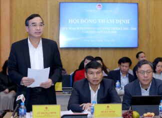 Đưa Đà Nẵng trở thành trung tâm của cực tăng trưởng vùng động lực miền Trung Chủ tịch UBND TP. Đà Nẵng Lê Trung Chinh phát biểu tại hội nghị.