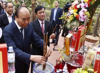 Chủ tịch nước dâng hương tưởng niệm, tri ân cống hiến của các bậc tiền bối
