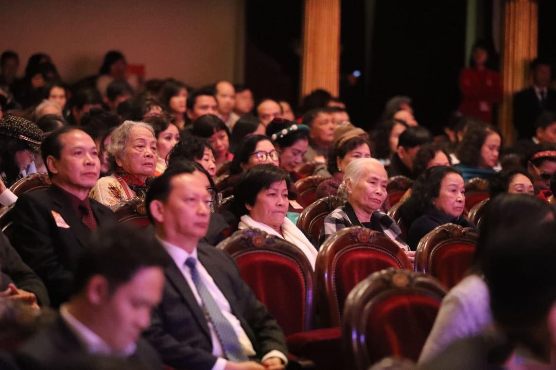 Đội ngũ nghệ sĩ Nhà hát Kịch Việt Nam