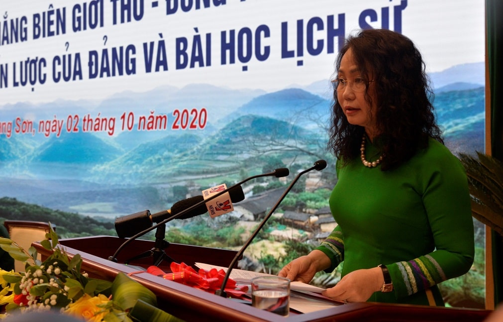 Comrade Lam Thi Phuong Thanh, Member of the Party Central Committee, Secretary of the Lang Son Provincial Party Committee spoke at the Workshop 