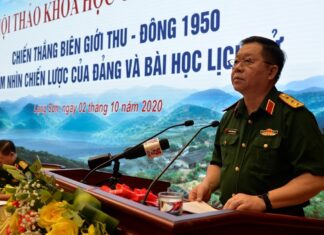 ồng chí Thượng tướng Nguyễn Trọng Nghĩa, Ủy viên Trung ương Đảng, Ủy viên Quân ủy Trung ương, Phó Chủ nhiệm Tổng cục Chính trị Quân đội nhân dân Việt Nam phát biểu tại Hội thảo