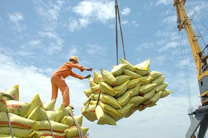 Giá gạo Việt tăng mạnh, dự báo lập kỷ lục xuất khẩu 4 tỷ USD Giá gạo Việt tăng mạnh, dự báo lập kỷ lục xuất khẩu 4 tỷ USD