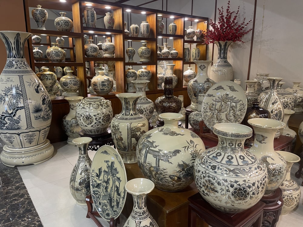 Gốm Chu Đậu với dòng sứ hoa lam tinh xảo, sang trọng