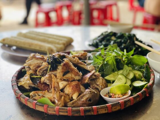 G&agrave; nướng, cơm lam &ndash; đặc sản của v&ugrave;ng đất T&acirc;y Nguy&ecirc;n.