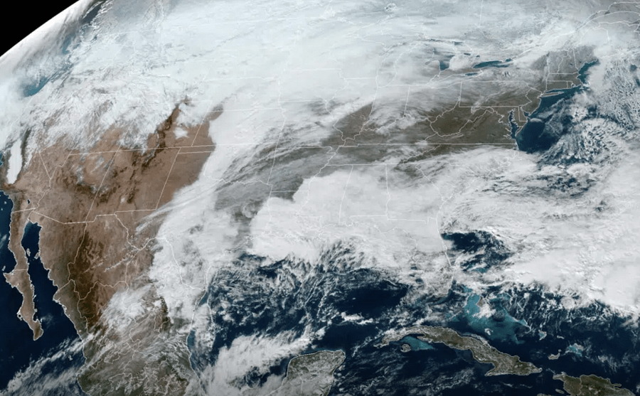Hình ảnh vệ tinh do NOAA cung cấp cho thấy mây bao phủ Bắc Mỹ vào 21/12/2022.