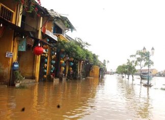 Hội An lại ngập trong nước
