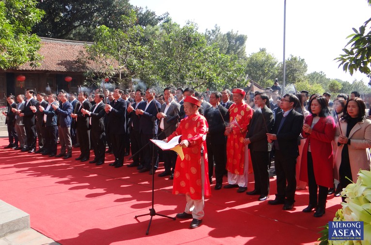Lãnh đạo tỉnh Hải Dương và các đại biểu dâng hương tưởng niệm 652 năm ngày mất của danh nhân Chu Văn An.