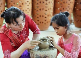 Nghệ thuật gốm Chăm được UNESCO ghi vào danh mục di sản văn hóa phi vật thể