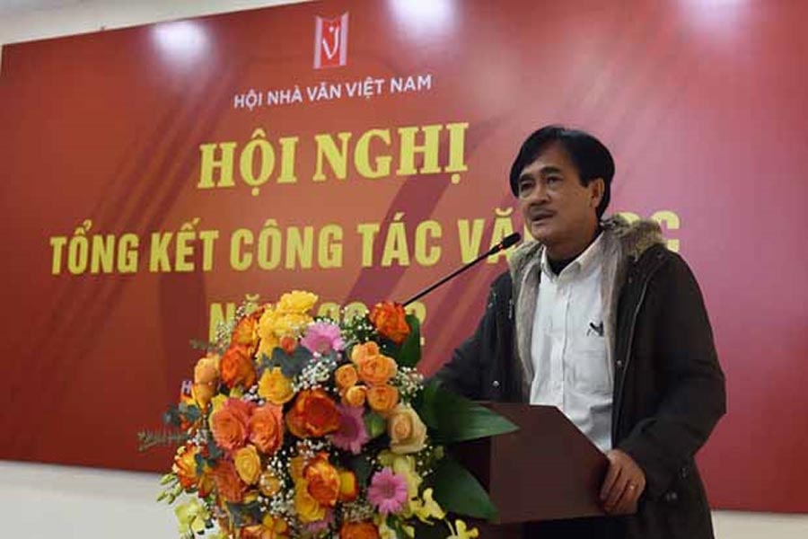 Nhà thơ Phan Hoàng – Ủy viên BCH, Giám đốc-Chủ biên Vanvn phát biểu.