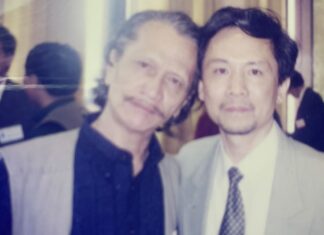 Nhà thơ Võ Thanh An (Trái) và Nhà thơ Mai Văn Phấn tại Đại hội Nhà văn Việt Nam lần thư IX