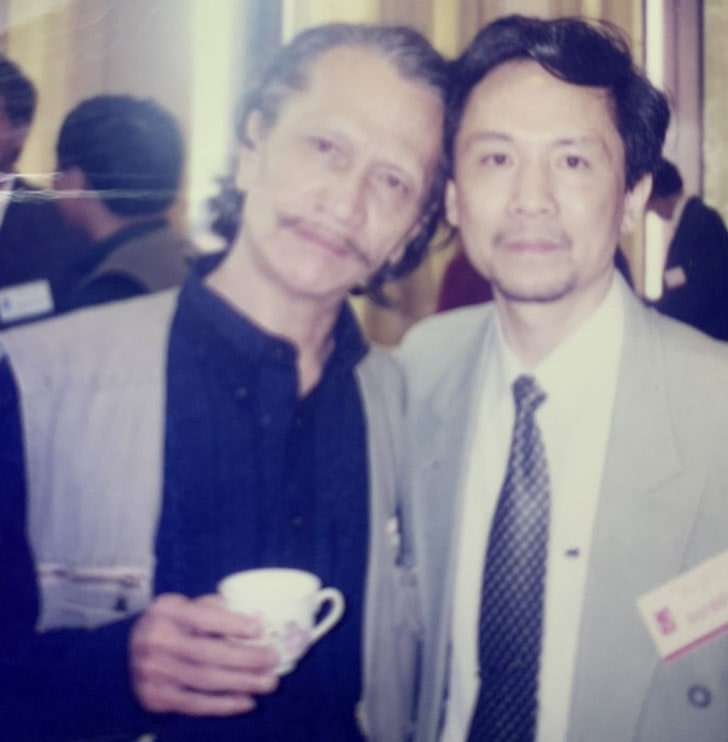 Nhà thơ Võ Thanh An (Trái) và Nhà thơ Mai Văn Phấn tại Đại hội Nhà văn Việt Nam lần thư IX