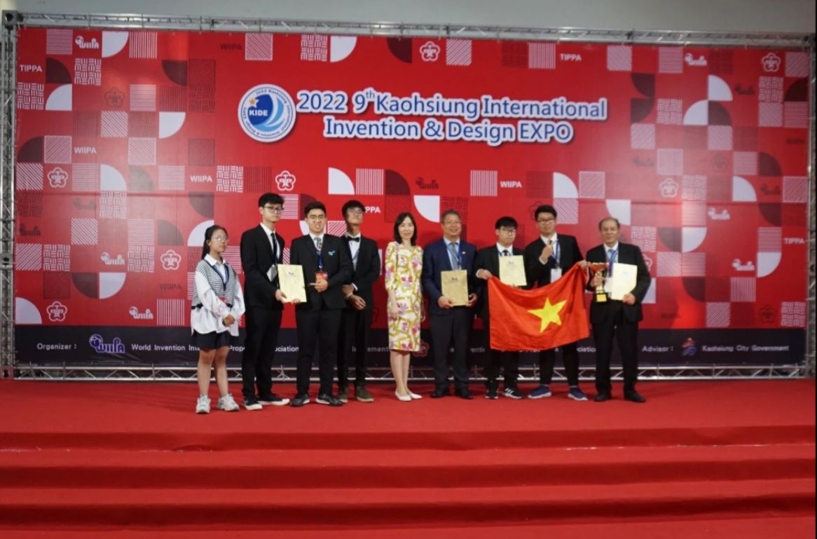 Nhóm học sinh Việt Nam giành Huy chương Vàng cuộc thi sáng chế quốc tế