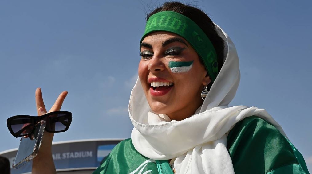 Phụ nữ Saudi Arabia lần đầu tiên đi xem World Cup mà không cần sự đồng ý của người giám hộ.