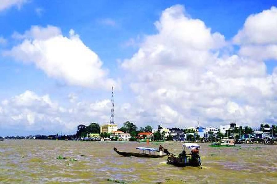 Sông Hậu, hay Hậu Giang, là một trong hai phân lưu của sông Mê Kông. Phân lưu còn lại là sông Tiền Sông Hậu, hay Hậu Giang, là một trong hai phân lưu của sông Mê Kông. Phân lưu còn lại là sông Tiền