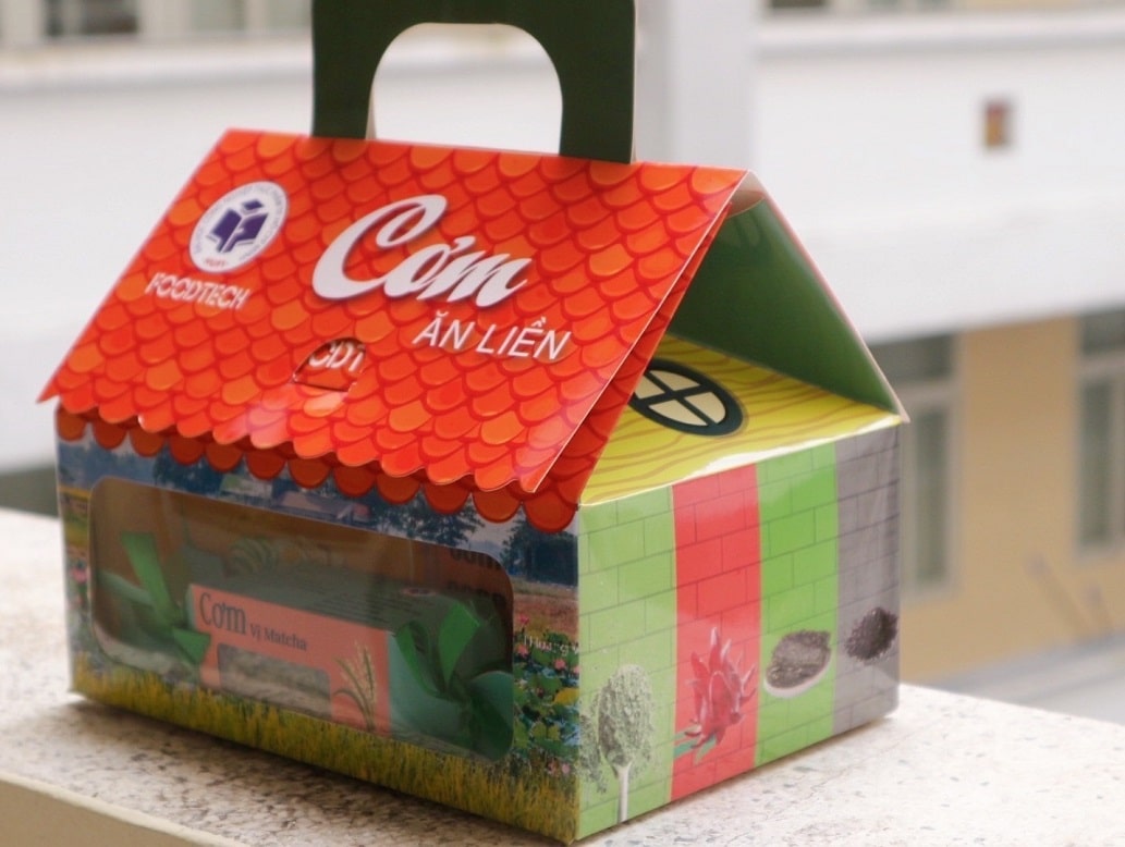 Thiết kế bao bì của cơm ăn liền khá bắt mắt