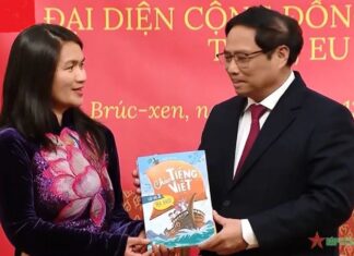 Bộ sách 'Chào tiếng Việt' đến với kiều bào tại châu Âu