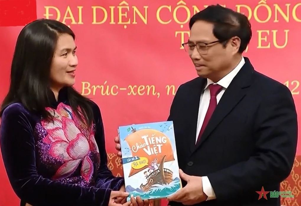 Bộ sách 'Chào tiếng Việt' đến với kiều bào tại châu Âu Bộ sách 'Chào tiếng Việt' đến với kiều bào tại châu Âu